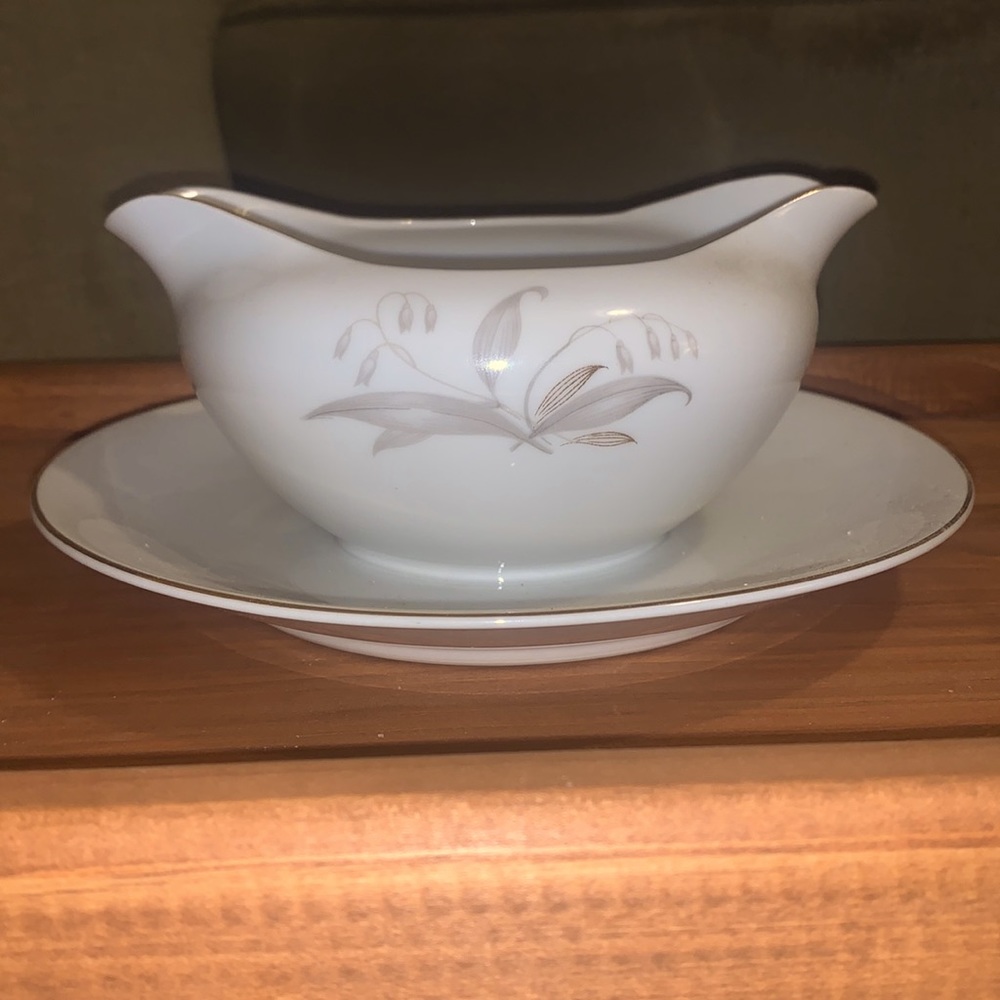 Kraysons Fine China Gravy Boat